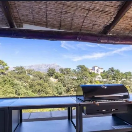 Private With Panoramic Views. فيلة